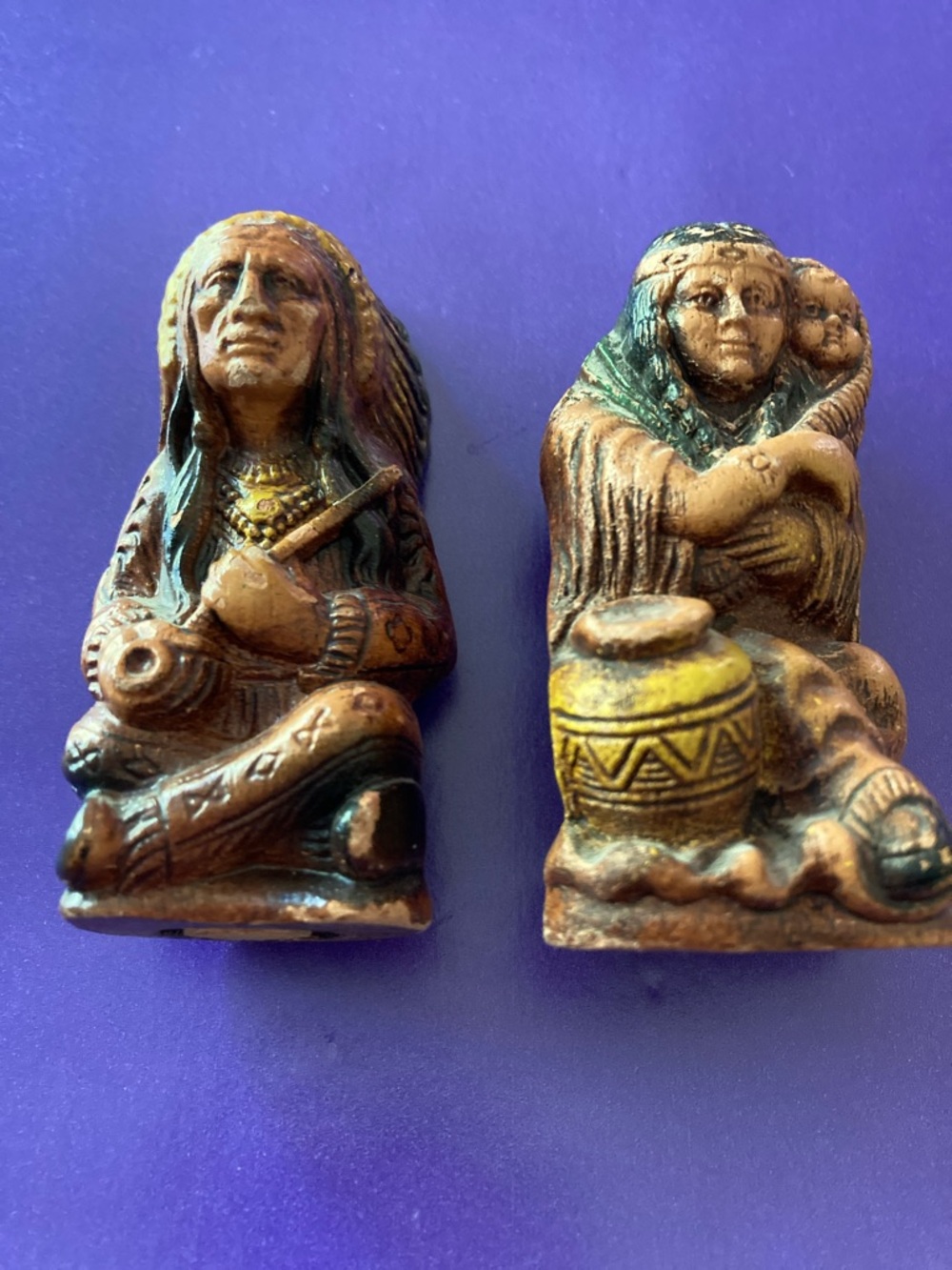 VINTAGE 1940'S AMERICAN INDIAN CHIEF & SQUAW SALT & PEPPER SHAKER SET